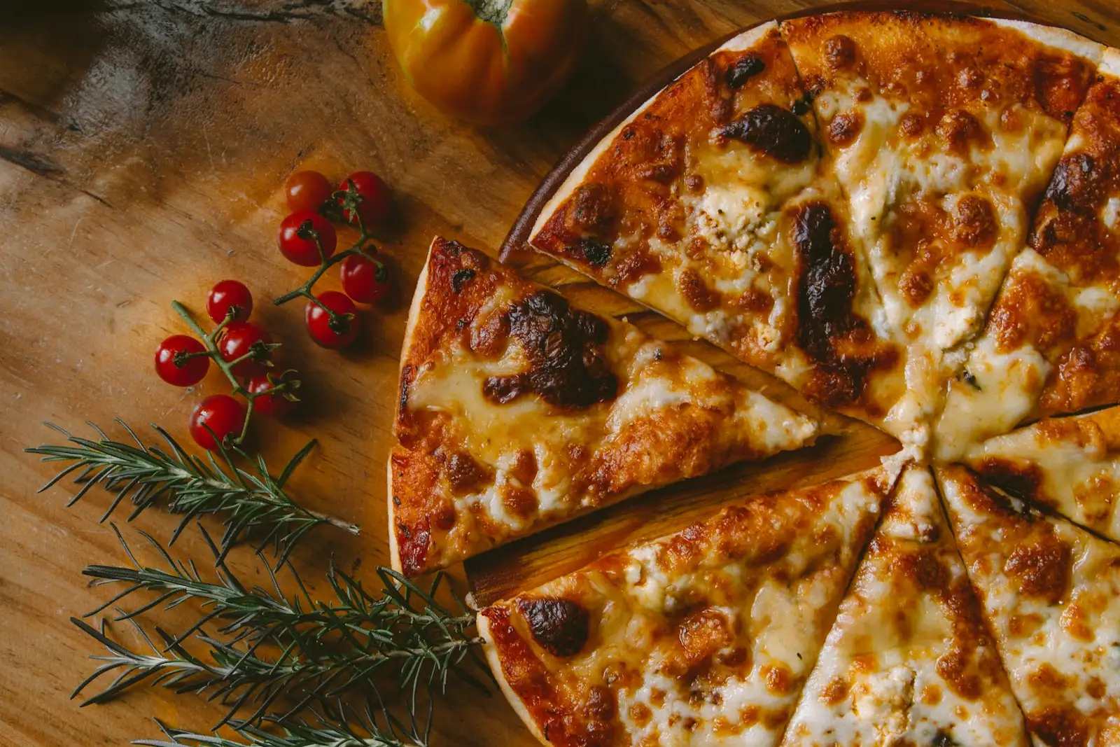 Mistral Pizza · Carte + bornes